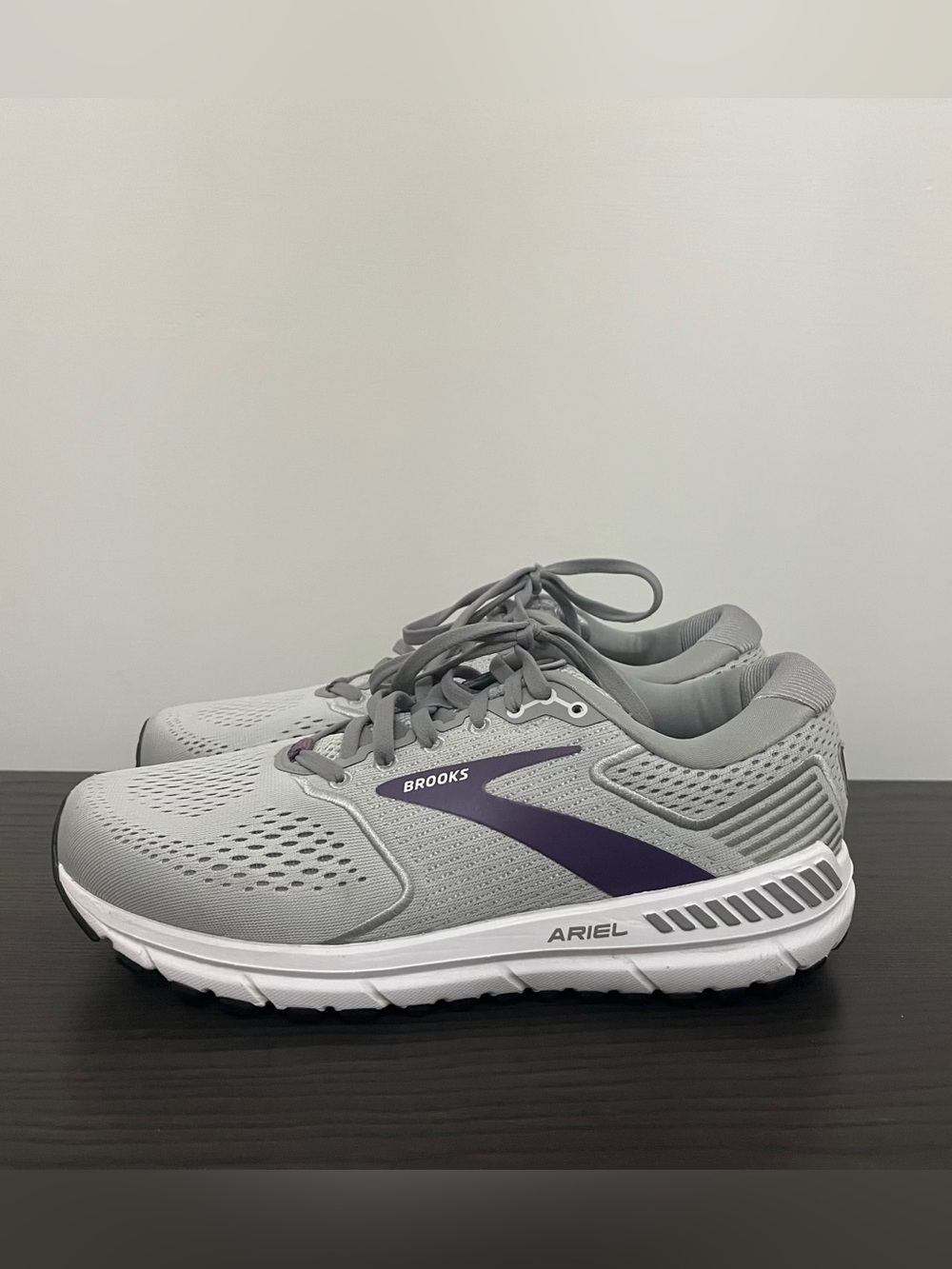 Brooks Women’s Ariel 20 Running Shoes